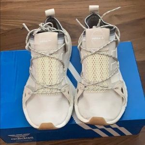 Women’s adidas Arkyn beige sneakers